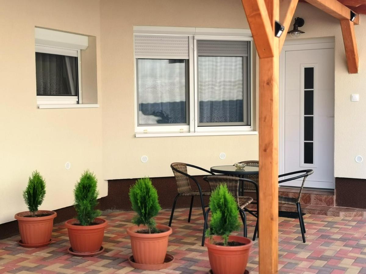 Lili Apartman Harkány Exterior foto