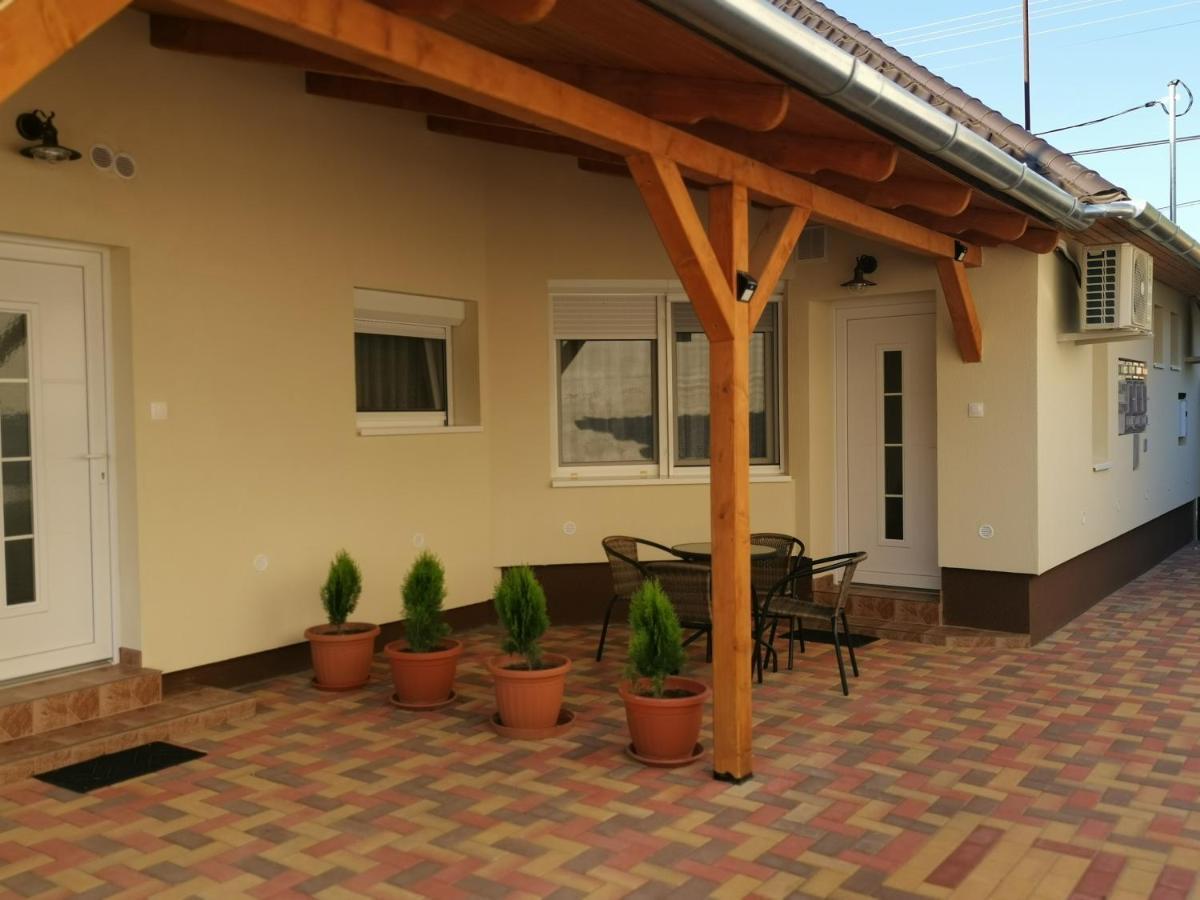 Lili Apartman Harkány Exterior foto