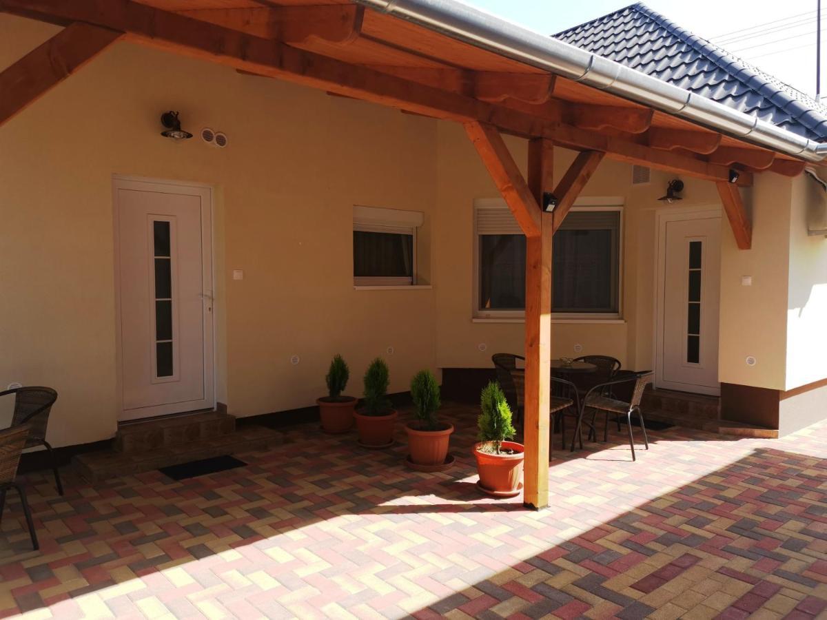 Lili Apartman Harkány Exterior foto